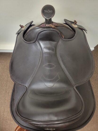 Barefoot Treeless Western Saddle,  Arizona, brown leather, round skirt, size 2, with fenders and stirrups EUC - Image 6