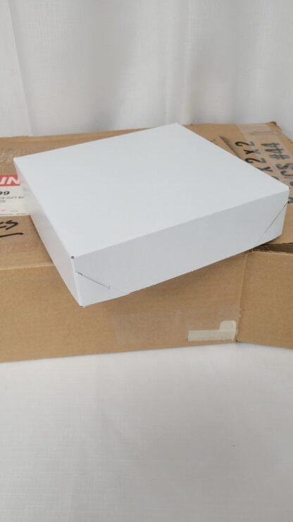 8" x 8" x 2" white gift boxes U-LINE (70) - Image 3